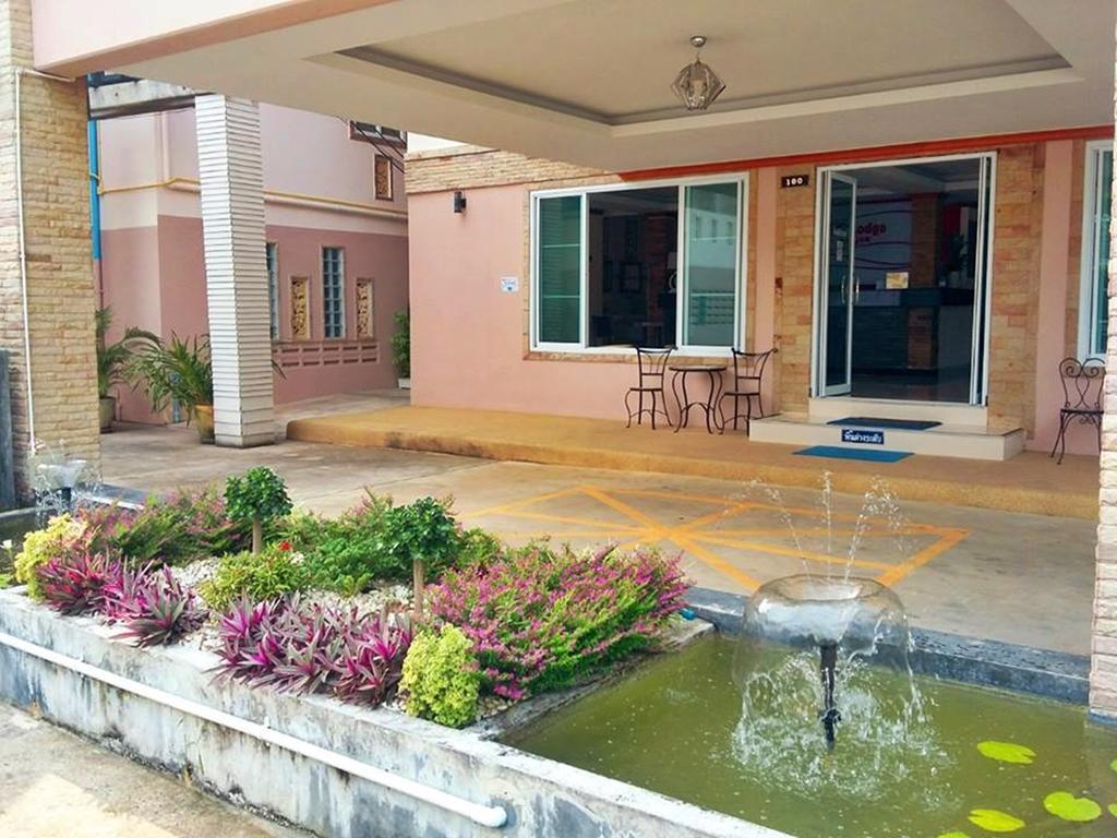 Chumphon Travelodge Exterior photo